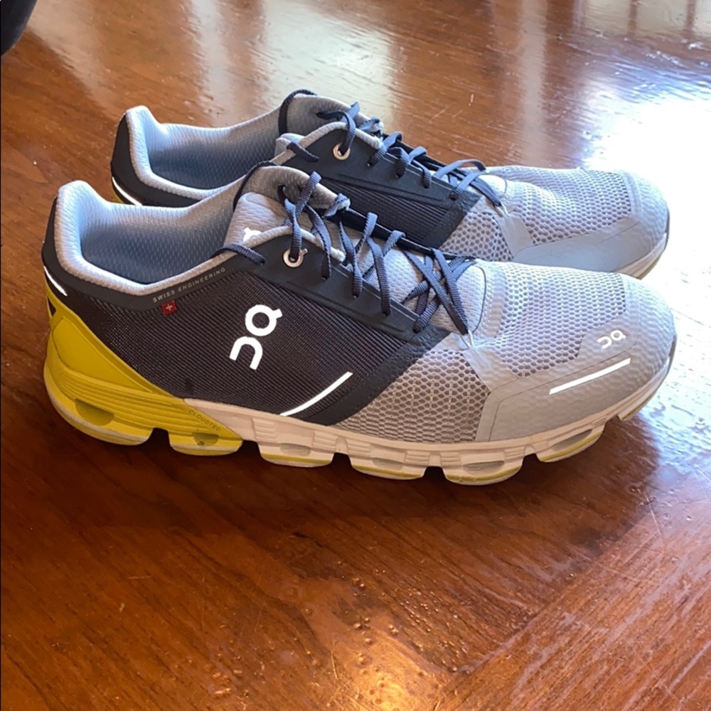 On Cloud Mens Running Shoes. EUC